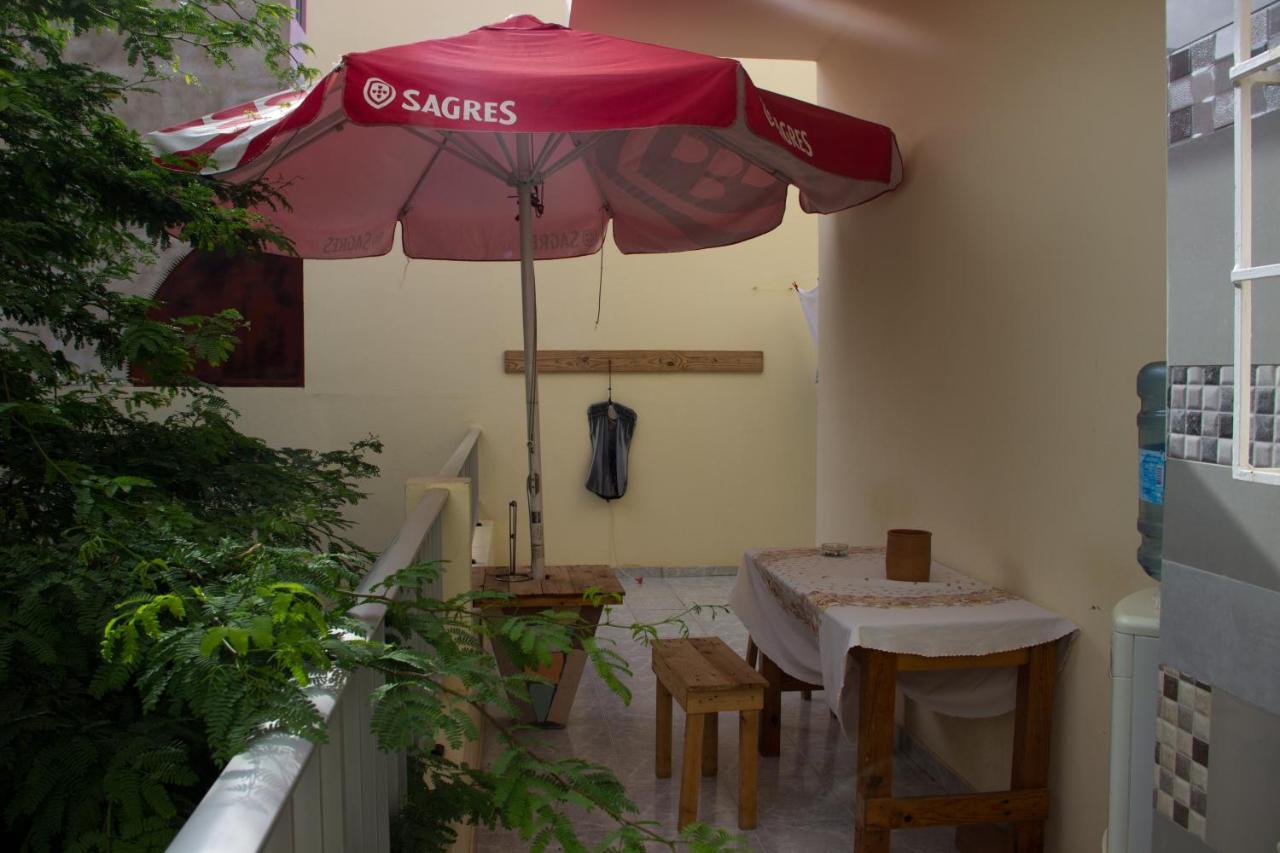 Simabo'S Backpackers' Hostel Mindelo Dış mekan fotoğraf